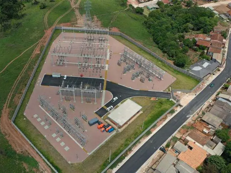 Subestação de energia da Copel no Paraná, representando o investimento de R$ 195 milhões em infraestrutura elétrica para cinco municípios.