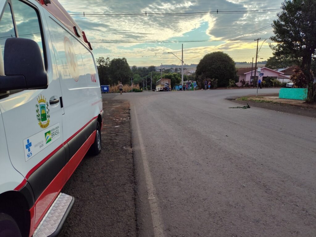 Viatura do SAMU que fez o resgate do Motociclista da colisão com ônibus escolar em Santa Izabel do Oeste