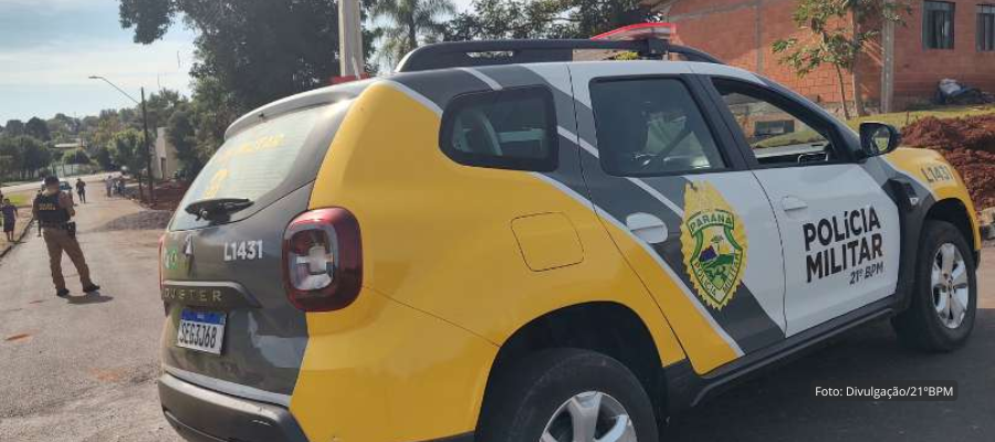 Viatura da Polícia Militar em patrulhamento urbano , onde homem é detido em Dois Vizinhos
