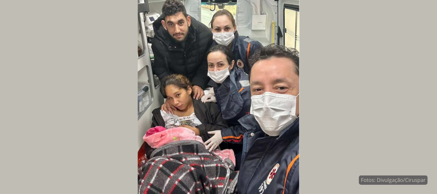 Equipe do SAMU realiza parto de emergência dentro da ambulância