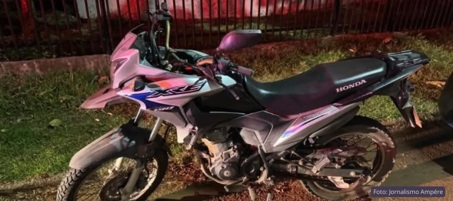Motociclista sofre fratura em acidente em Ampére