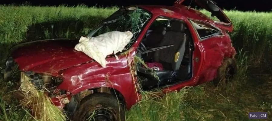 Mulher lançada de carro em acidente na BR-163 em Barracão