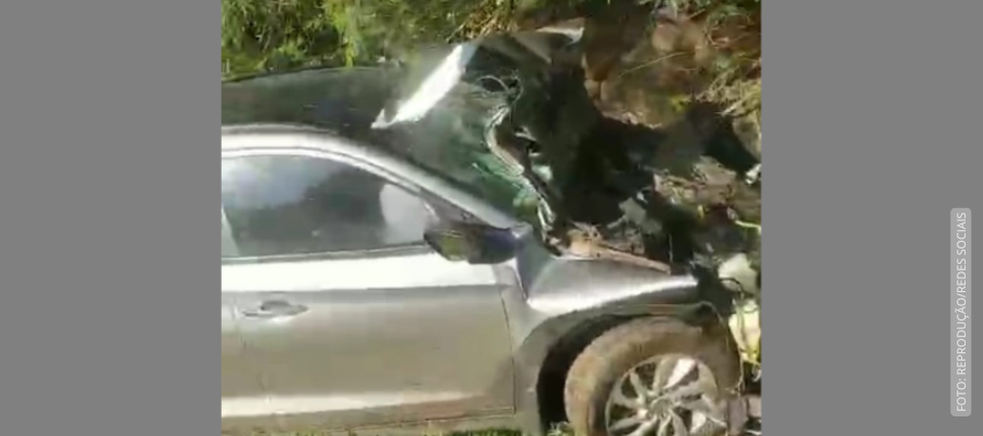 Caminhão e carro se envolvem em acidente próximo à ponte do Rio Iguaçu em Capanema.