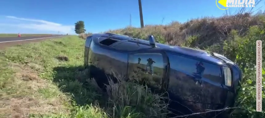 Carro capota na BR-163 entre Pranchita e Pérola D’Oeste