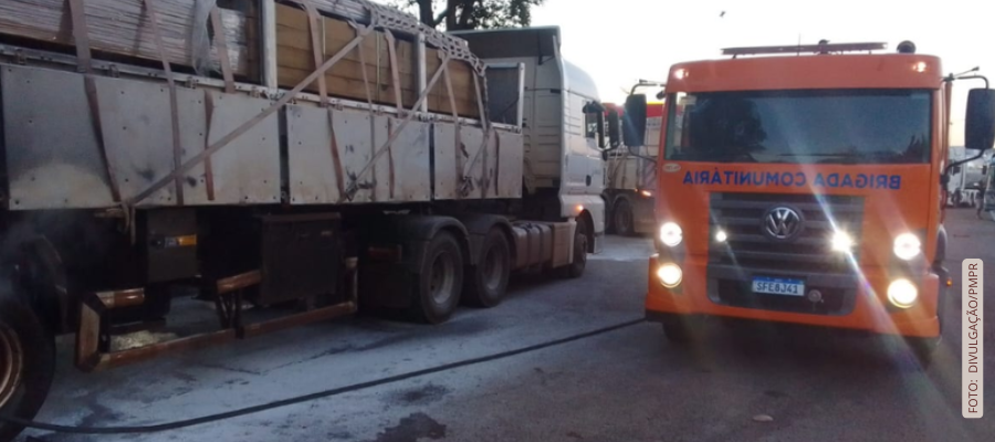 Defesa Civil controla incêndio em carreta na BR-163