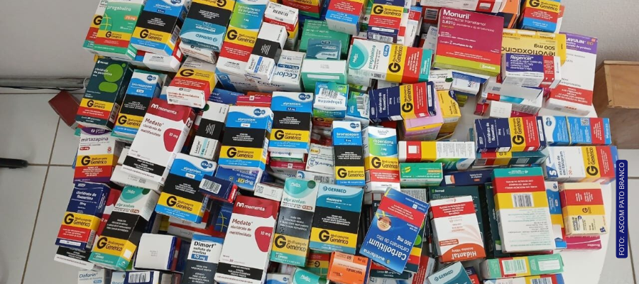 Medicamentos apreendidos durante fiscalização em farmácia de Pato Branco