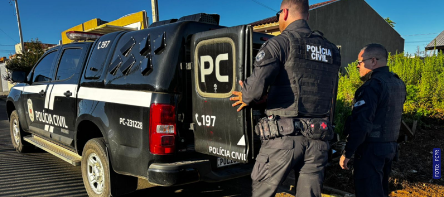 Policiais durante a Operação Narcos Sudoeste em cumprimento de mandados.