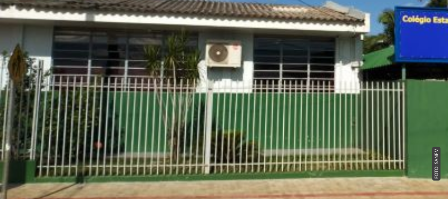 Colégio estadual em Capitão Leônidas Marques