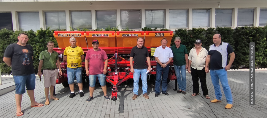 Entrega de plantadeira em Capanema reforça produção agrícola da comunidade Santa Clara