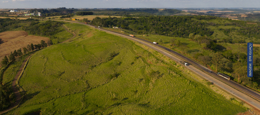 Obras noturnas na BR-163 realizadas pela EPR Iguaçu