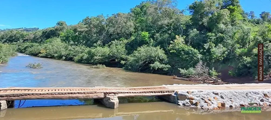 Ponte sobre o Rio Capanema liga Pranchita e Ampére