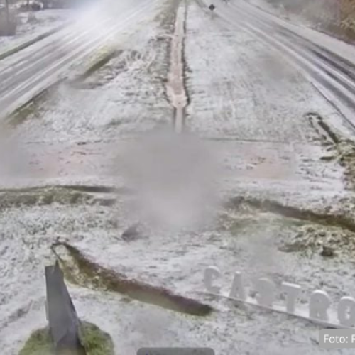 Granizo cobre ruas e PR-151 em Castro e causa danos na cidade