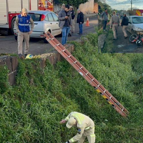 Motociclista cai em riacho após colisão em Francisco Beltrão