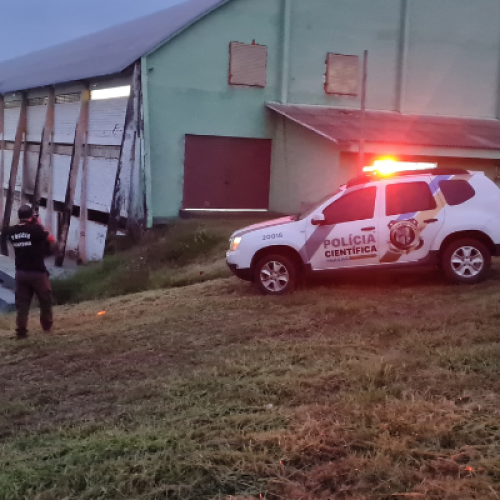 Polícia Científica em Capanema para realizar perícia após incêndio em ginásio