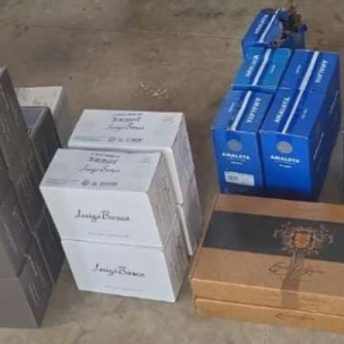 SAS: PM apreende carro com 232 garrafas de vinho contrabandeado