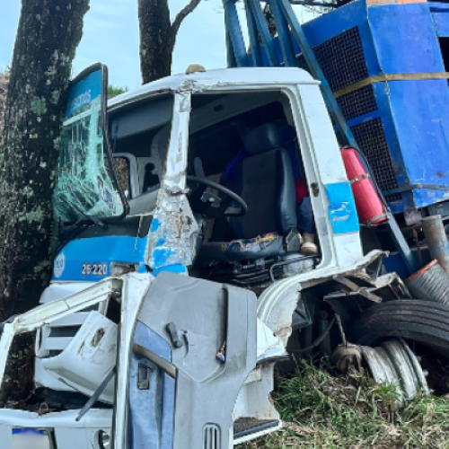 Acidente envolvendo dois caminhões deixa motorista ferido na BR-163 em Pérola D’Oeste3