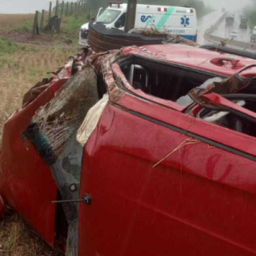 Pai e filho ficam gravemente feridos após veículo capotar na BR-163