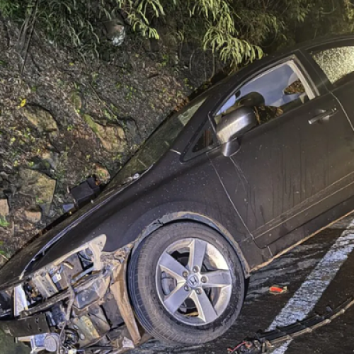 Honda Civic destruído após acidente na PR-182