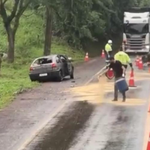 acidente na PR-182 em Ampére com três veículos deixa cinco mortos