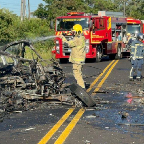 Equipes atendem colisão na PR-566 com vítima carbonizada