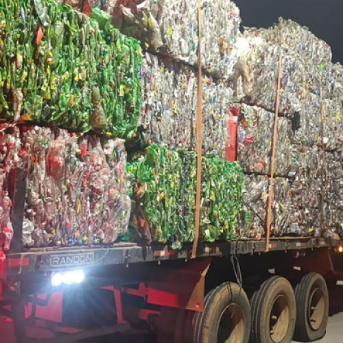 Caminhão apreendido em Barracão após perseguição