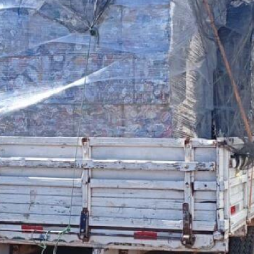 PM apreende caminhão com 6,5 toneladas de recicláveis em Barracão