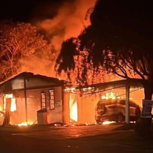 Casa destruída após incêndio Pranchita provocado intencionalmente.