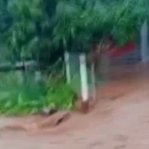 Temporal com granizo causou estragos em quatro bairros e na área rural do município.