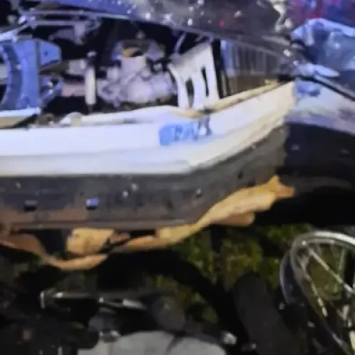 Colisão frontal entre carro e moto deixa mulher gravemente ferida na PR-475