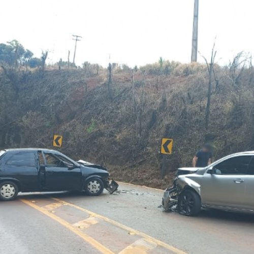Colisão frontal na PR-281 deixa três feridos em Dois Vizinhos