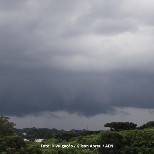 Frente Fria gera temporais que atingem Sudoeste do Paraná nesta sexta. Foto: Gilson Abreu/AEN