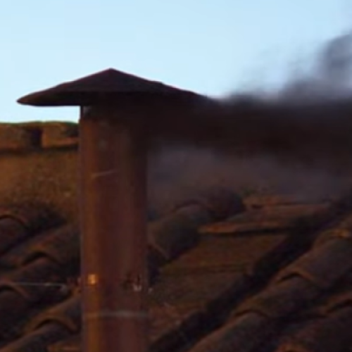 Conclave: fumaça preta indica que ainda não há novo papa
