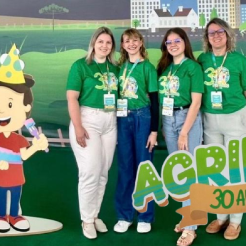 Alunas de Salto do Lontra premiadas no Agrinho 2025 em Curitiba.