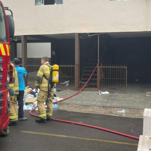 Agressão seguida de incêndio mobiliza bombeiros no bairro Sadia em Francisco Beltrão
