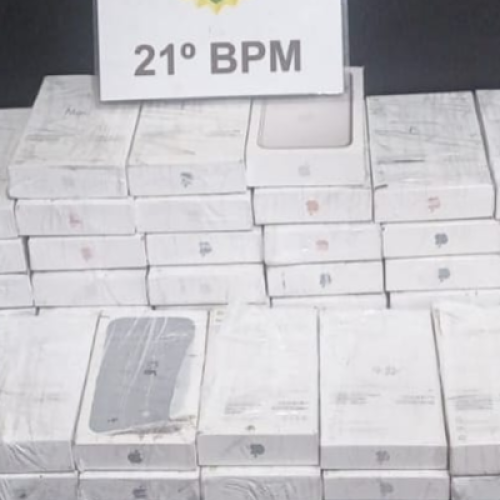 Francisco Beltrão: Operação conjunta apreende 43 iPhones e perfumes em ônibus