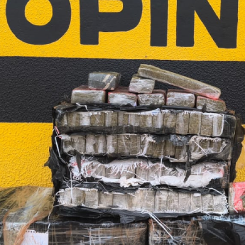 124 kg de maconha apreendida na PR-281 em Chopinzinho pela PRF.