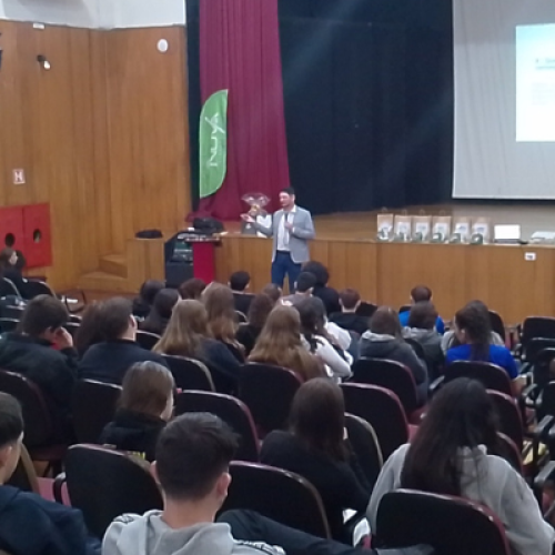 Palestra sobre Mercado de Trabalho orienta estudantes no Sudoeste do PR