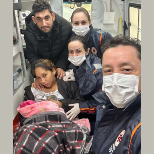 Bebê nasce dentro de ambulância do SAMU em Pato Branco