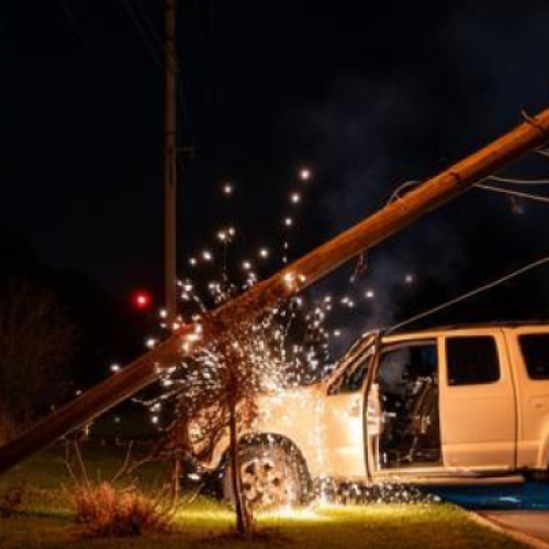 postes quebrados em acidentes no Sudoeste do Paraná