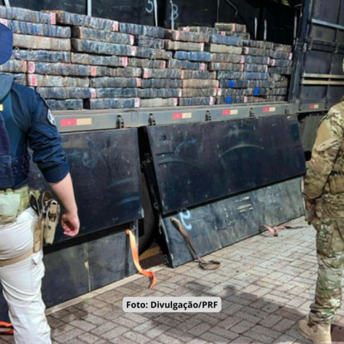 PRF apreende 1,6 tonelada de maconha em carreta abandonada em Toledo. Foto: Divulgação/PRF