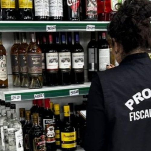 Procon apreende bebidas sem procedência em estabelecimento de Beltrão