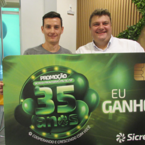 Sicredi Fronteiras 35 anos premia associado em Capanema
